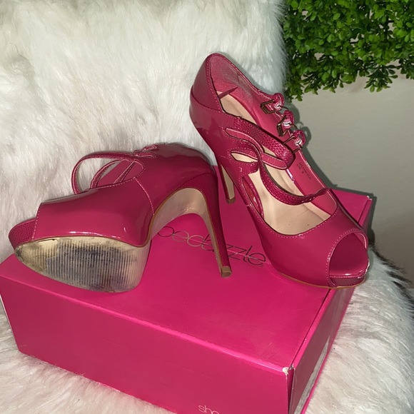 Shoes - Picture 4 of 5